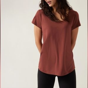 Athleta Stratus ii tee in color Ancient Mahogany size Medium